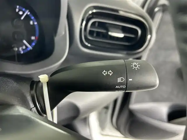 トヨタ ヤリスクロス ハイブリッド Z アドベンチャー 佐賀県 2023(令5)年 0.8万km プラチナホワイトパールマイカ 純正8インチディスプレイオーディオ/フルセグTV/Bluetooth/Androidauto/Applecarplay/全方位カメラ/衝突被害軽減システム/レーダークルーズコントロール/レーンアシスト/ブラインドスポットモニター/パーキングサポートブレーキ/ロードサインアシスト/クリアランスソナー/オートライト/オートマチックハイビーム/LEDヘッドライト/ETC/ステアリングヒーター/運転席・助手席シーヒーター/運転席パワーシート/電子パーキング/ブレーキホールド/ルーフレール/ハーフレザーシート/純正フロアマット/純正18インチアルミホイール/スマートキー