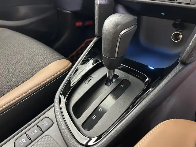 トヨタ ヤリスクロス ハイブリッド Z アドベンチャー 佐賀県 2023(令5)年 0.8万km プラチナホワイトパールマイカ 純正8インチディスプレイオーディオ/フルセグTV/Bluetooth/Androidauto/Applecarplay/全方位カメラ/衝突被害軽減システム/レーダークルーズコントロール/レーンアシスト/ブラインドスポットモニター/パーキングサポートブレーキ/ロードサインアシスト/クリアランスソナー/オートライト/オートマチックハイビーム/LEDヘッドライト/ETC/ステアリングヒーター/運転席・助手席シーヒーター/運転席パワーシート/電子パーキング/ブレーキホールド/ルーフレール/ハーフレザーシート/純正フロアマット/純正18インチアルミホイール/スマートキー