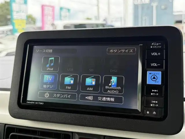 ダイハツ ムーヴ キャンバス ストライプス G 千葉県 2024(令6)年 0.1万km未満 シャイニングホワイトパール/サンドベージュメタリック 純正ナビ（NMZK-W73D）/　（BT/DVD/CD/AM/FM)/両側パワースライドドア/バックカメラ/前席　シートヒーター/保温機能付きカップホルダー/スマートアシスト/　・衝突回避支援/　・車線逸脱警報/　・コーナーセンサー/　・オートハイビーム/スペアキー/取扱説明書/保証書