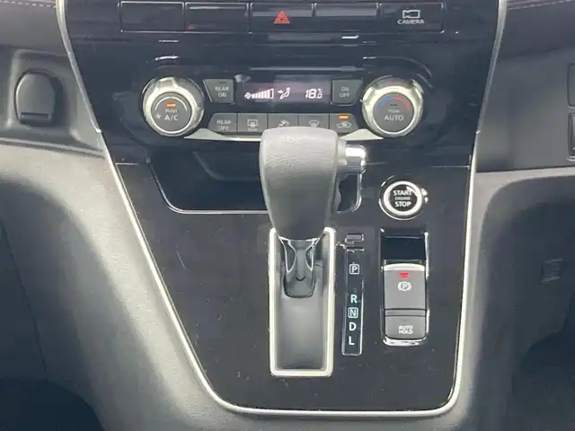 日産 セレナ ハイウェイスター V 千葉県 2021(令3)年 2.2万km サンライズオレンジ/ダイヤモンドブラック 純正10ナビ/（フルセグTV CD DVD BT FM AM）/全周囲カメラ/プロパイロット/デジタルインナーミラー/衝突被害軽減システム/車線逸脱警報/クルーズコントロール/両側パワースライドドア/ETC/ドライブレコーダー/アイドリングストップ/LEDヘッドライト/フォグランプ/オートライト/ウィンカーミラー/電動格納ミラー/純正16インチAW/シートリフター/プッシュスタート/スマートキー/フロアマット/ドアバイザー/スペアキー/取扱説明書/保証書”