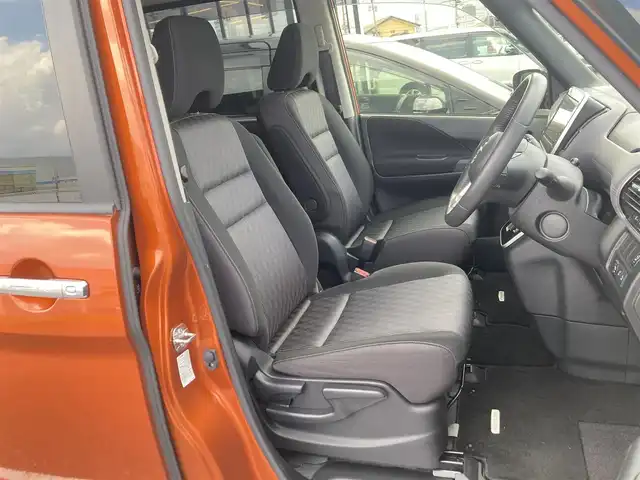 日産 セレナ ハイウェイスター V 千葉県 2021(令3)年 2.2万km サンライズオレンジ/ダイヤモンドブラック 純正10ナビ/（フルセグTV CD DVD BT FM AM）/全周囲カメラ/プロパイロット/デジタルインナーミラー/衝突被害軽減システム/車線逸脱警報/クルーズコントロール/両側パワースライドドア/ETC/ドライブレコーダー/アイドリングストップ/LEDヘッドライト/フォグランプ/オートライト/ウィンカーミラー/電動格納ミラー/純正16インチAW/シートリフター/プッシュスタート/スマートキー/フロアマット/ドアバイザー/スペアキー/取扱説明書/保証書”