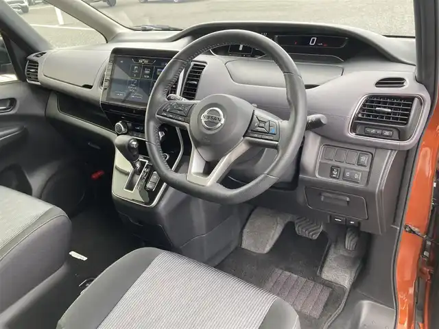 日産 セレナ ハイウェイスター V 千葉県 2021(令3)年 2.2万km サンライズオレンジ/ダイヤモンドブラック 純正10ナビ/（フルセグTV CD DVD BT FM AM）/全周囲カメラ/プロパイロット/デジタルインナーミラー/衝突被害軽減システム/車線逸脱警報/クルーズコントロール/両側パワースライドドア/ETC/ドライブレコーダー/アイドリングストップ/LEDヘッドライト/フォグランプ/オートライト/ウィンカーミラー/電動格納ミラー/純正16インチAW/シートリフター/プッシュスタート/スマートキー/フロアマット/ドアバイザー/スペアキー/取扱説明書/保証書”