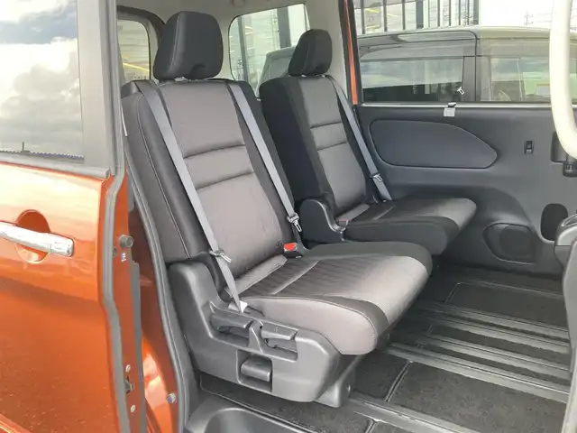 日産 セレナ ハイウェイスター V 千葉県 2021(令3)年 2.2万km サンライズオレンジ/ダイヤモンドブラック 純正10ナビ/（フルセグTV CD DVD BT FM AM）/全周囲カメラ/プロパイロット/デジタルインナーミラー/衝突被害軽減システム/車線逸脱警報/クルーズコントロール/両側パワースライドドア/ETC/ドライブレコーダー/アイドリングストップ/LEDヘッドライト/フォグランプ/オートライト/ウィンカーミラー/電動格納ミラー/純正16インチAW/シートリフター/プッシュスタート/スマートキー/フロアマット/ドアバイザー/スペアキー/取扱説明書/保証書”