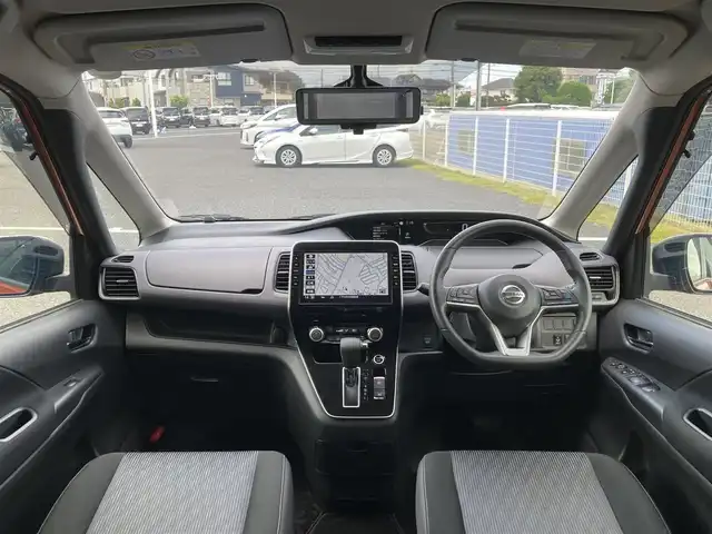 日産 セレナ ハイウェイスター V 千葉県 2021(令3)年 2.2万km サンライズオレンジ/ダイヤモンドブラック 純正10ナビ/（フルセグTV CD DVD BT FM AM）/全周囲カメラ/プロパイロット/デジタルインナーミラー/衝突被害軽減システム/車線逸脱警報/クルーズコントロール/両側パワースライドドア/ETC/ドライブレコーダー/アイドリングストップ/LEDヘッドライト/フォグランプ/オートライト/ウィンカーミラー/電動格納ミラー/純正16インチAW/シートリフター/プッシュスタート/スマートキー/フロアマット/ドアバイザー/スペアキー/取扱説明書/保証書”