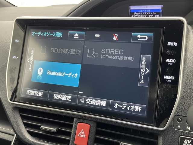 トヨタ エスクァイア ハイブリッド Gi プレミアムパッケージ ブラックテーラード 千葉県 2019(令1)年 6.2万km ホワイトパールクリスタルシャイン 純正ナビ/Bluetooth CD DVD フルセグ/ＥＴＣ/フリップダウンモニター/ドライブレコーダー/バックカメラ/シートヒーター/両側パワースライドドア/純正アルミホイール/純正フロアマット/クルーズコントロール/アイドリングストップ/トヨタセーフティーセンス/プリクラッシュセーフティー/レーンディパーチャーアラート/クリアランスソナー/オートハイビーム/スペアキー/プッシュスタート/スマートキー/ウィンカーミラー/フォグランプ/電動格納ミラー/LEDヘッドライト