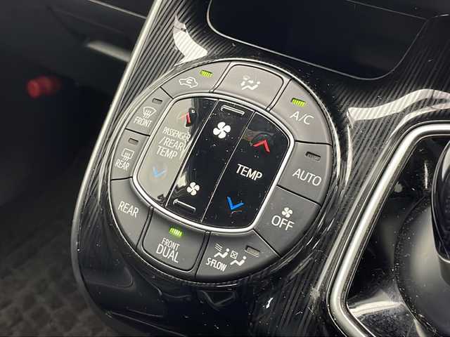 トヨタ エスクァイア ハイブリッド Gi プレミアムパッケージ ブラックテーラード 千葉県 2019(令1)年 6.2万km ホワイトパールクリスタルシャイン 純正ナビ/Bluetooth CD DVD フルセグ/ＥＴＣ/フリップダウンモニター/ドライブレコーダー/バックカメラ/シートヒーター/両側パワースライドドア/純正アルミホイール/純正フロアマット/クルーズコントロール/アイドリングストップ/トヨタセーフティーセンス/プリクラッシュセーフティー/レーンディパーチャーアラート/クリアランスソナー/オートハイビーム/スペアキー/プッシュスタート/スマートキー/ウィンカーミラー/フォグランプ/電動格納ミラー/LEDヘッドライト