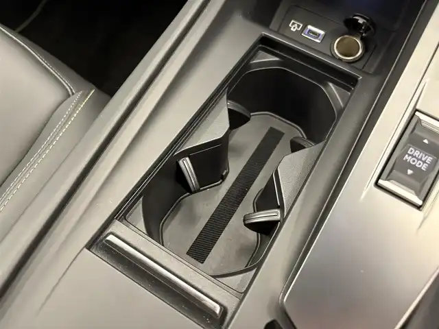 プジョー ３０８ GT ブルーHDi 岡山県 2022(令4)年 3.4万km 緑 エレクトリックパーキングブレーキ/フロント＆バックソナー/360ビジョン/アクティブセーフブレーキ/アクティブクルーズコントロール/レーンキープアシスト/トラフィックサインインフォメーション/LEDヘッドライト/コネクテッドナビゲーション/AppleCarPlay/ETC/ハーフレザーシート/シートヒーター/D席メモリー付パワーシート/D/N電動ランバーサポート/アンビエントライト/ドライブレコーダー前後