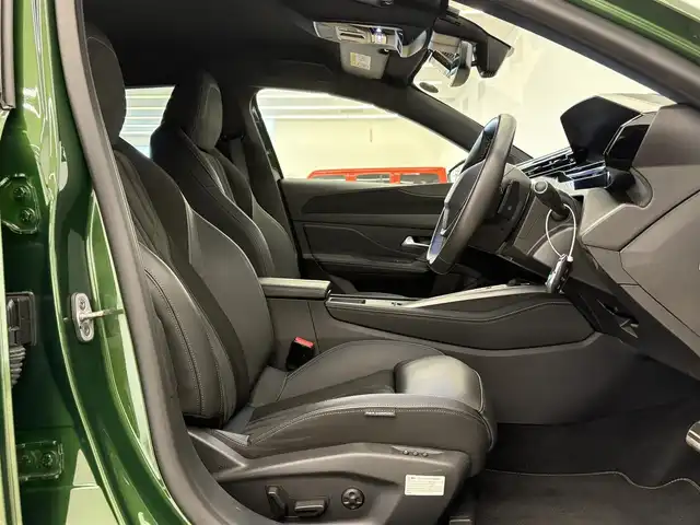 プジョー ３０８ GT ブルーHDi 岡山県 2022(令4)年 3.4万km 緑 エレクトリックパーキングブレーキ/フロント＆バックソナー/360ビジョン/アクティブセーフブレーキ/アクティブクルーズコントロール/レーンキープアシスト/トラフィックサインインフォメーション/LEDヘッドライト/コネクテッドナビゲーション/AppleCarPlay/ETC/ハーフレザーシート/シートヒーター/D席メモリー付パワーシート/D/N電動ランバーサポート/アンビエントライト/ドライブレコーダー前後