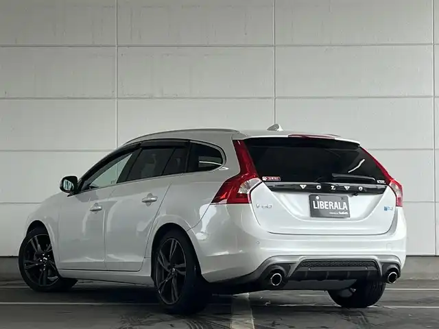 ボルボ Ｖ６０ ラグジュアリー エディション 山形県 2015(平27)年 7.2万km アイスホワイト 特別仕様車/純正HDDナビ/・CD/フルセグTV/Bluetooth/・AUX/USB/衝突警告/レーン逸脱警告/ブラインドスポットモニター/前後ドライブレコーダー /アダプティブクルーズコントロール/ETC/純正18インチAWサマータイヤ装着/サマータイヤAW車載/レーダー感知/パワーシートD/N席/シートヒーターD/N席
