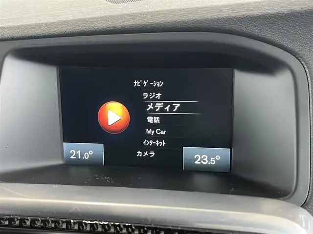 ボルボ Ｖ６０ ラグジュアリー エディション 山形県 2015(平27)年 7.2万km アイスホワイト 特別仕様車/純正HDDナビ/・CD/フルセグTV/Bluetooth/・AUX/USB/衝突警告/レーン逸脱警告/ブラインドスポットモニター/前後ドライブレコーダー /アダプティブクルーズコントロール/ETC/純正18インチAWサマータイヤ装着/サマータイヤAW車載/レーダー感知/パワーシートD/N席/シートヒーターD/N席