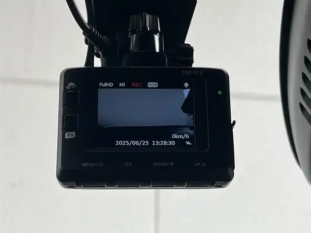 ボルボ Ｖ６０ ラグジュアリー エディション 山形県 2015(平27)年 7.2万km アイスホワイト 特別仕様車/純正HDDナビ/・CD/フルセグTV/Bluetooth/・AUX/USB/衝突警告/レーン逸脱警告/ブラインドスポットモニター/前後ドライブレコーダー /アダプティブクルーズコントロール/ETC/純正18インチAWサマータイヤ装着/サマータイヤAW車載/レーダー感知/パワーシートD/N席/シートヒーターD/N席