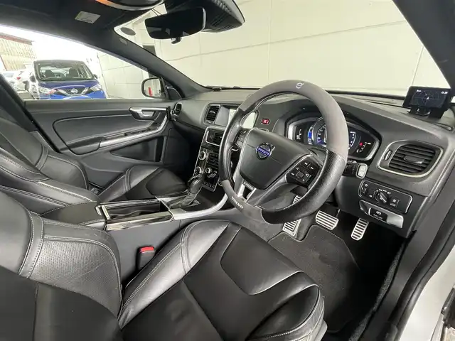 ボルボ Ｖ６０ ラグジュアリー エディション 山形県 2015(平27)年 7.2万km アイスホワイト 特別仕様車/純正HDDナビ/・CD/フルセグTV/Bluetooth/・AUX/USB/衝突警告/レーン逸脱警告/ブラインドスポットモニター/前後ドライブレコーダー /アダプティブクルーズコントロール/ETC/純正18インチAWサマータイヤ装着/サマータイヤAW車載/レーダー感知/パワーシートD/N席/シートヒーターD/N席
