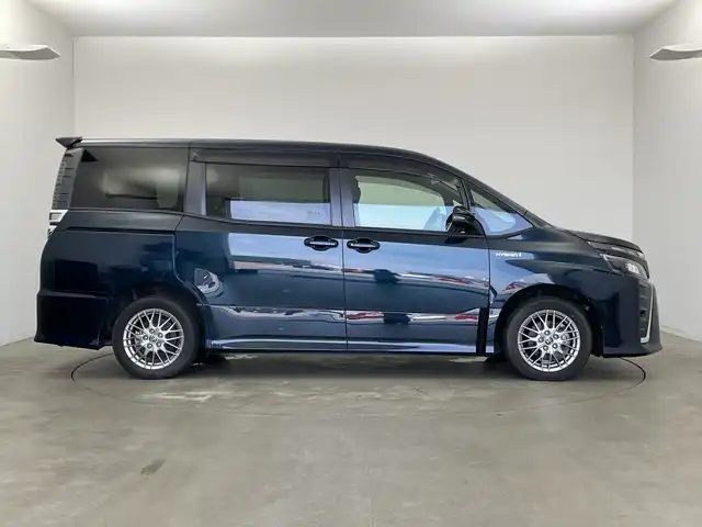 トヨタ ヴォクシー ハイブリッド ZS 新潟県 2019(令1)年 3.7万km ブラッキッシュアゲハガラスフレーク 純正9インチナビ/CD DVD BT フルセグTV/バックカメラ/片側パワースライドドア/ETC/クルーズコントロール/シートヒーター/トヨタセーフティセンス/PCS/LKA/オートハイビーム/LEDヘッドライト
