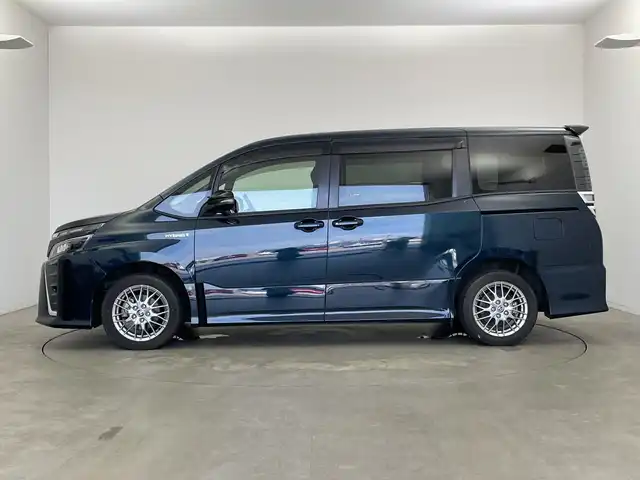 トヨタ ヴォクシー ハイブリッド ZS 新潟県 2019(令1)年 3.7万km ブラッキッシュアゲハガラスフレーク 純正9インチナビ/CD DVD BT フルセグTV/バックカメラ/片側パワースライドドア/ETC/クルーズコントロール/シートヒーター/トヨタセーフティセンス/PCS/LKA/オートハイビーム/LEDヘッドライト
