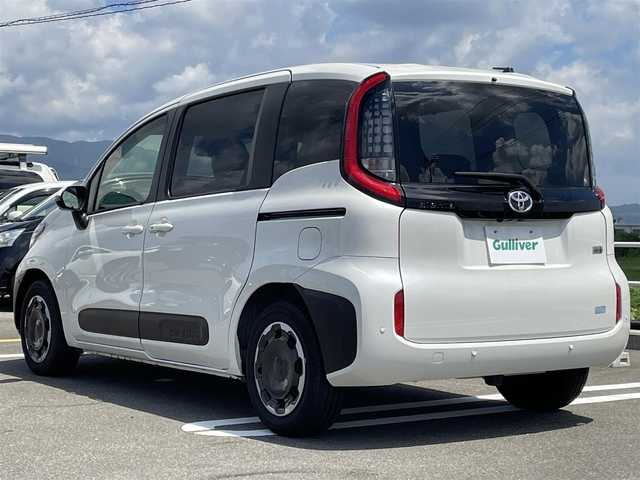 トヨタ シエンタ ハイブリッド Z 佐賀県 2022(令4)年 1.2万km ホワイトパールクリスタルシャイン 純正10.5インチディスプレイ/・AM/FM/USB/Bluetooth/パノラミックビューモニター/アドバンストパーク/ビルトインETC/１００V電源/両側パワースライドドア/ISOFIX対応/天井サーキュレーター/後席用サイドサンシェード/革巻きステアリング/ステアリングリモコン/純正LEDヘッドライト/オートマチックハイビーム/純正フロアマット/新車時保証書/トヨタセーフティセンス/・レーダークルーズコントロール/・プリクラッシュセーフティ/・レーンディパーチャーアラート/・ブラインドスポットモニター/・クリアランスソナー/・プロアクティブドライビングアシスト/・リヤクロストラフィックアラート/・リヤカメラディテクション/・ロードサインアシスト