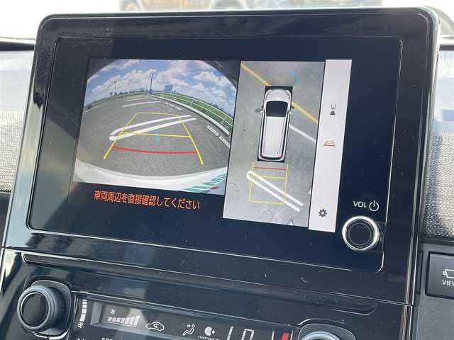 トヨタ シエンタ ハイブリッド Z 佐賀県 2022(令4)年 1.2万km ホワイトパールクリスタルシャイン 純正10.5インチディスプレイ/・AM/FM/USB/Bluetooth/パノラミックビューモニター/アドバンストパーク/ビルトインETC/１００V電源/両側パワースライドドア/ISOFIX対応/天井サーキュレーター/後席用サイドサンシェード/革巻きステアリング/ステアリングリモコン/純正LEDヘッドライト/オートマチックハイビーム/純正フロアマット/新車時保証書/トヨタセーフティセンス/・レーダークルーズコントロール/・プリクラッシュセーフティ/・レーンディパーチャーアラート/・ブラインドスポットモニター/・クリアランスソナー/・プロアクティブドライビングアシスト/・リヤクロストラフィックアラート/・リヤカメラディテクション/・ロードサインアシスト