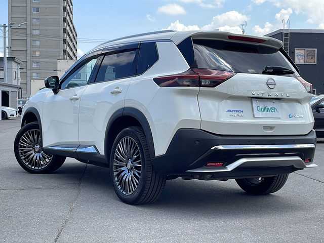日産 エクストレイル オーテック e－4ORCE 道北・旭川 2022(令4)年 2.9万km ブリリアントホワイトパール ・４ＷＤ/・禁煙車/・１５００Ｗコンセント/・純正１２インチワイドナビテレビ/・全方位カメラ/・黒革シート/・全席シートヒーター////プロパイロット////　・レーダークルーズ/　・ハンドル、側方、後側方、緊急支援/　・標識認識/　・ふらつき警報/　・オートハイビーム/　・デジタルインナーミラー/・ステリングリモコン/・ステアリングヒーター/・オーテック２０インチアルミ/・パワーバックドア/・ハンズフリーバックドア/・Ｄ席メモリーシート/・新車時保証書、取説/・スペアキー×１/・ＥＴＣ2.0