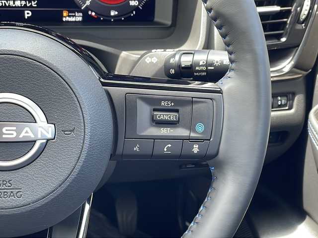 日産 エクストレイル オーテック e－4ORCE 道北・旭川 2022(令4)年 2.9万km ブリリアントホワイトパール ・４ＷＤ/・禁煙車/・１５００Ｗコンセント/・純正１２インチワイドナビテレビ/・全方位カメラ/・黒革シート/・全席シートヒーター////プロパイロット////　・レーダークルーズ/　・ハンドル、側方、後側方、緊急支援/　・標識認識/　・ふらつき警報/　・オートハイビーム/　・デジタルインナーミラー/・ステリングリモコン/・ステアリングヒーター/・オーテック２０インチアルミ/・パワーバックドア/・ハンズフリーバックドア/・Ｄ席メモリーシート/・新車時保証書、取説/・スペアキー×１/・ＥＴＣ2.0
