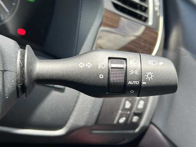 レクサス ＧＳ 300h Fスポーツ 和歌山県 2018(平30)年 8万km ホワイトノーヴァガラスフレーク 後期型モデル/メーカーナビ/バックカメラ/革巻きステアリング/ステアリングスイッチ/ステアリングヒーター/赤レザーシート/メモリーパワーシート/シートヒーター/ベンチレーション/レクサスセーフティセンス/三眼LEDヘッドライト/レーダークルーズコントロール/レーンキープアシスト/ETC