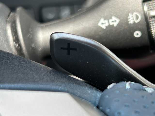 レクサス ＧＳ 300h Fスポーツ 和歌山県 2018(平30)年 8万km ホワイトノーヴァガラスフレーク 後期型モデル/メーカーナビ/バックカメラ/革巻きステアリング/ステアリングスイッチ/ステアリングヒーター/赤レザーシート/メモリーパワーシート/シートヒーター/ベンチレーション/レクサスセーフティセンス/三眼LEDヘッドライト/レーダークルーズコントロール/レーンキープアシスト/ETC