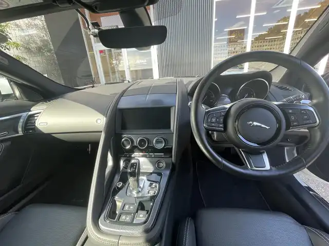 ジャガー Ｆ-ＴＹＰＥ R ダイナミック クーペ 福岡県 2019(令1)年 3.5万km フジホワイト 純正メモリーナビ/AppleCarPlay/USB/Bluetooth/フルセグTV/MERIDIANサウンド/前後ドラレコ/ガラスルーフ/クルーズコントロール/黒革シート/パワーシート/シートヒーター/シートエアコン/ステアリングヒーター/スマートキー/LEDヘッドライト/パワーテールゲート/可動式リアスポイラー