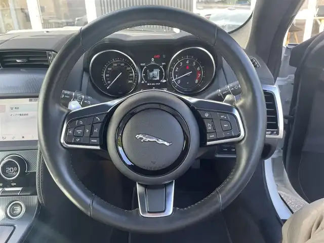 ジャガー Ｆ-ＴＹＰＥ R ダイナミック クーペ 福岡県 2019(令1)年 3.5万km フジホワイト 純正メモリーナビ/AppleCarPlay/USB/Bluetooth/フルセグTV/MERIDIANサウンド/前後ドラレコ/ガラスルーフ/クルーズコントロール/黒革シート/パワーシート/シートヒーター/シートエアコン/ステアリングヒーター/スマートキー/LEDヘッドライト/パワーテールゲート/可動式リアスポイラー