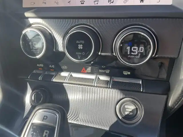 ジャガー Ｆ-ＴＹＰＥ R ダイナミック クーペ 福岡県 2019(令1)年 3.5万km フジホワイト 純正メモリーナビ/AppleCarPlay/USB/Bluetooth/フルセグTV/MERIDIANサウンド/前後ドラレコ/ガラスルーフ/クルーズコントロール/黒革シート/パワーシート/シートヒーター/シートエアコン/ステアリングヒーター/スマートキー/LEDヘッドライト/パワーテールゲート/可動式リアスポイラー