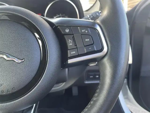 ジャガー Ｆ-ＴＹＰＥ R ダイナミック クーペ 福岡県 2019(令1)年 3.5万km フジホワイト 純正メモリーナビ/AppleCarPlay/USB/Bluetooth/フルセグTV/MERIDIANサウンド/前後ドラレコ/ガラスルーフ/クルーズコントロール/黒革シート/パワーシート/シートヒーター/シートエアコン/ステアリングヒーター/スマートキー/LEDヘッドライト/パワーテールゲート/可動式リアスポイラー