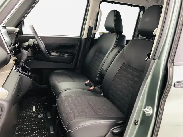 三菱 デリカミニ T プレミアム 愛知県 2023(令5)年 1.8万km 緑 ４ＷＤ/e-assist/・衝突軽減/・踏み間違え/・ロードサイン/・先行発進警告装置/・レーンディパラーチャー/・アダプティブクルーズコントロール/純正ディスプレイオーディオ/・Bluetooth/・Applecarplay/・androidauto/・HDMI/シートヒーター/両側パワースライド/パドルシフト/デジタルインナーミラー/ステアリングヒーター/前後ドライブレコーダー/LANDFOOTアルミホイール/マットガード