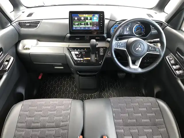 三菱 デリカミニ T プレミアム 愛知県 2023(令5)年 1.8万km 緑 ４ＷＤ/e-assist/・衝突軽減/・踏み間違え/・ロードサイン/・先行発進警告装置/・レーンディパラーチャー/・アダプティブクルーズコントロール/純正ディスプレイオーディオ/・Bluetooth/・Applecarplay/・androidauto/・HDMI/シートヒーター/両側パワースライド/パドルシフト/デジタルインナーミラー/ステアリングヒーター/前後ドライブレコーダー/LANDFOOTアルミホイール/マットガード