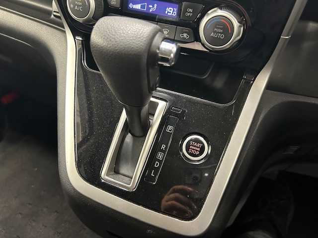 日産 セレナ ハイウェイスター 静岡県 2016(平28)年 10.4万km シャイニングブルー (株)IDOMが運営する【じしゃロン浜松店】の自社ローン専用車両になりますこちらは現金またはオートローンご利用時の価格です。自社ローンご希望の方は別途その旨お申付け下さい/純正ナビ(MM515D-L)/Bluetooth/CD/DVD/Blu-ray/SD/USB/フルセグ/フリップダウンモニター/両側パワースライドドア/クルーズコントロール/衝突被害軽減システム/全方位バックカメラ/ＬＥＤヘッドライト/３列シート/ＥＴＣ/横滑り防止装置/盗難防止装置