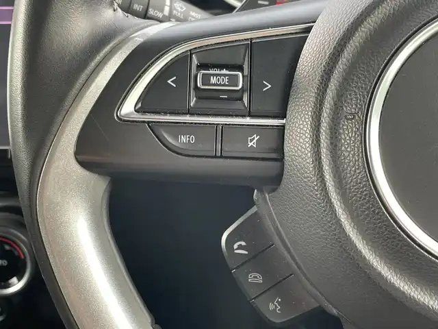 スズキ スイフト HYBRID RS 神奈川県 2020(令2)年 1.2万km スーパーブラックパール 純正８型ナビ/ワンセグ/Bluetooth/CD/DVD/USB/全周囲カメラ　/レーダークルーズコントロール　/シートヒーター　/コーナーセンサー　/ビルドインETC　/ドライブレコーダー　/LEDヘッドライト　/オートライト　/純正フロアマット　/純正アルミホイール/ドアバイザー/ABS/横滑り防止装置/衝突被害軽減システム/盗難防止装置/レーンキープアシスト