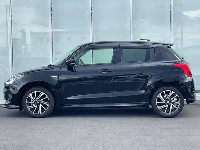 スズキ スイフト HYBRID RS 神奈川県 2020(令2)年 1.2万km スーパーブラックパール 純正８型ナビ/ワンセグ/Bluetooth/CD/DVD/USB/全周囲カメラ　/レーダークルーズコントロール　/シートヒーター　/コーナーセンサー　/ビルドインETC　/ドライブレコーダー　/LEDヘッドライト　/オートライト　/純正フロアマット　/純正アルミホイール/ドアバイザー/ABS/横滑り防止装置/衝突被害軽減システム/盗難防止装置/レーンキープアシスト