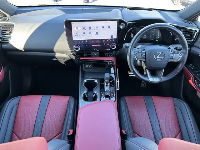レクサス ＮＸ 350h Fスポーツ 熊本県 2023(令5)年 0.8万km グラファイトブラックガラスフレーク サンルーフ/セーフティシステムプラス/-ブラインドスポットモニター/-パーキングサポートブレーキ/ヘッドアップディスプレイ/三眼式LEDヘッドライト/純正ナビ/（Bluetooth/AppleCarPlay/AndroidAuto）/パノラミックビューモニター/電動リアゲート/レーダークルーズコントロール/革シート/シートヒーター/エアシート/純正20インチアルミホイール/USB/スマートキー/ETC2.0