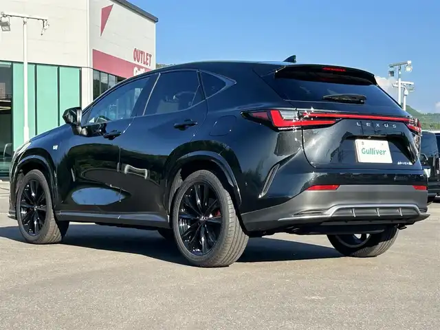 レクサス ＮＸ 350h Fスポーツ 熊本県 2023(令5)年 0.8万km グラファイトブラックガラスフレーク サンルーフ/セーフティシステムプラス/-ブラインドスポットモニター/-パーキングサポートブレーキ/ヘッドアップディスプレイ/三眼式LEDヘッドライト/純正ナビ/（Bluetooth/AppleCarPlay/AndroidAuto）/パノラミックビューモニター/電動リアゲート/レーダークルーズコントロール/革シート/シートヒーター/エアシート/純正20インチアルミホイール/USB/スマートキー/ETC2.0