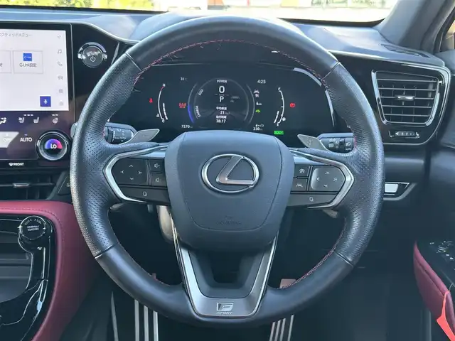 レクサス ＮＸ 350h Fスポーツ 熊本県 2023(令5)年 0.8万km グラファイトブラックガラスフレーク サンルーフ/セーフティシステムプラス/-ブラインドスポットモニター/-パーキングサポートブレーキ/ヘッドアップディスプレイ/三眼式LEDヘッドライト/純正ナビ/（Bluetooth/AppleCarPlay/AndroidAuto）/パノラミックビューモニター/電動リアゲート/レーダークルーズコントロール/革シート/シートヒーター/エアシート/純正20インチアルミホイール/USB/スマートキー/ETC2.0