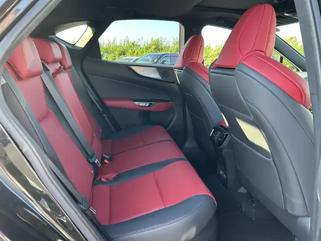 レクサス ＮＸ 350h Fスポーツ 熊本県 2023(令5)年 0.8万km グラファイトブラックガラスフレーク サンルーフ/セーフティシステムプラス/-ブラインドスポットモニター/-パーキングサポートブレーキ/ヘッドアップディスプレイ/三眼式LEDヘッドライト/純正ナビ/（Bluetooth/AppleCarPlay/AndroidAuto）/パノラミックビューモニター/電動リアゲート/レーダークルーズコントロール/革シート/シートヒーター/エアシート/純正20インチアルミホイール/USB/スマートキー/ETC2.0