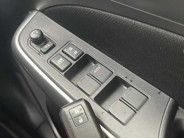 スズキ スイフト HYBRID ML 青森県 2017(平29)年 9.2万km ピュアホワイトP 4WD/純正8インチナビ・フルセグTV/CD・DVD・Bluetooth・USB/全方位モニター/前席シートヒーター/セーフティパッケージ/デュアルセンサーブレーキサポート/追従クルーズコントロール/レーンキープアシスト/ハイビームアシスト/サイド・カーテンエアバック/パドルシフト/前方ドライブレコーダー/ビルトインETC/LEDヘッドライト/フォグランプ/純正16インチアルミ/プッシュスタート/スマートキー