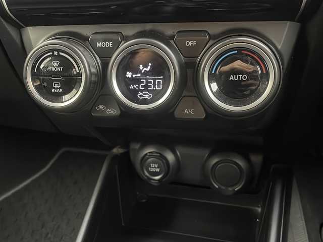 スズキ スイフト HYBRID ML 青森県 2017(平29)年 9.2万km ピュアホワイトP 4WD/純正8インチナビ・フルセグTV/CD・DVD・Bluetooth・USB/全方位モニター/前席シートヒーター/セーフティパッケージ/デュアルセンサーブレーキサポート/追従クルーズコントロール/レーンキープアシスト/ハイビームアシスト/サイド・カーテンエアバック/パドルシフト/前方ドライブレコーダー/ビルトインETC/LEDヘッドライト/フォグランプ/純正16インチアルミ/プッシュスタート/スマートキー