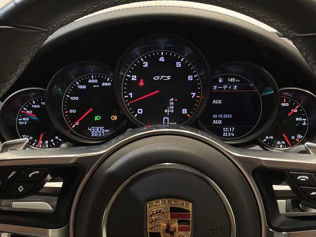 ポルシェ カイエン GTS 新潟県 2017(平29)年 4.4万km キャララホワイトメタリック オプション/スポーツクロノパッケージ/サラウンドビューカメラ３６０度/リアビューカメラ付きパークアシスト（フロント＆リア）/フロント シートヒーター/標準装備/ブラック仕上げ バイキセノンヘッドライト（ＰＤＬＳ付き）/・ ティンテッドルックＬＥＤテールライト/・ ＧＴＳ専用スポーツサスペンション/・ ポルシェアクティブサスペンションマネージメントシステム/・ ポルシェスタビリティマネージメントシステム/・ ポルシェトラクションマネージメントシステム/・ スポーツデザイン フロント＆リアエプロン/・ スポーツデザイン サイドスカート/・ スポーツデザイン ルーフスポイラー/・ ホイールアーチエクステンション/・ ハイグロスブラック サイドウインドウフレーム/・ スポーツエグゾーストシステム/・ レッドブレーキキャリパー/・ ＧＴＳ専用レザー＆アルカンタラインテリア/・ ＧＴＳスポーツシート/・ スポーツデザインステアリングホイール/・ クルーズコントロール/・ パワーテールゲート/・AppleCarPlay/・AndroidAuto/・スペアキー