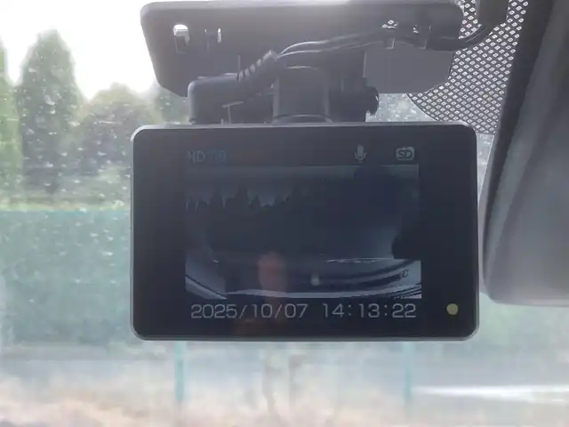 日産 デイズ ハイウェイスターG ターボ 埼玉県 2015(平27)年 9.8万km ホワイトパール (株)IDOMが運営する【じしゃロン鳩ヶ谷店】の自社ローン専用車両になりますこちらは現金またはオートローンご利用時の価格です。自社ローンご希望の方は別途その旨お申付け下さい/登録時97202km/純正SDナビ(品番:MC315D-W)/フルセグTV/全周囲カメラ/アイドリングストップ/プッシュスタート/ETC/スマートキー/スペアキー1本/フロントドライブレコーダー/純正フロアマット/純正15インチAW/横滑り防止システム/衝突被害軽減システム/オートハイビーム/オートライト/ベンチシート