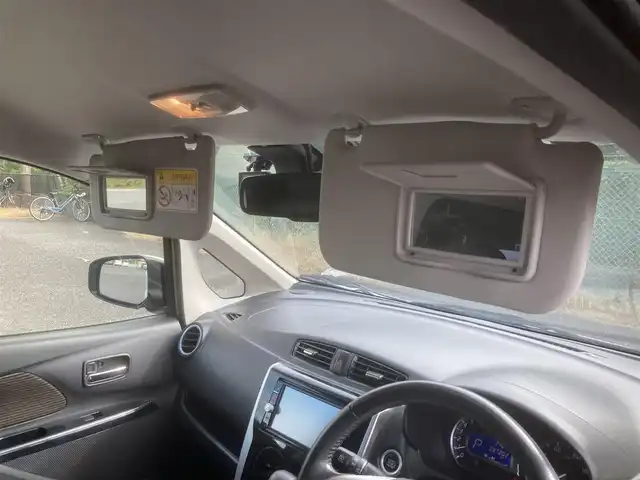 日産 デイズ ハイウェイスターG ターボ 埼玉県 2015(平27)年 9.8万km ホワイトパール (株)IDOMが運営する【じしゃロン鳩ヶ谷店】の自社ローン専用車両になりますこちらは現金またはオートローンご利用時の価格です。自社ローンご希望の方は別途その旨お申付け下さい/登録時97202km/純正SDナビ(品番:MC315D-W)/フルセグTV/全周囲カメラ/アイドリングストップ/プッシュスタート/ETC/スマートキー/スペアキー1本/フロントドライブレコーダー/純正フロアマット/純正15インチAW/横滑り防止システム/衝突被害軽減システム/オートハイビーム/オートライト/ベンチシート