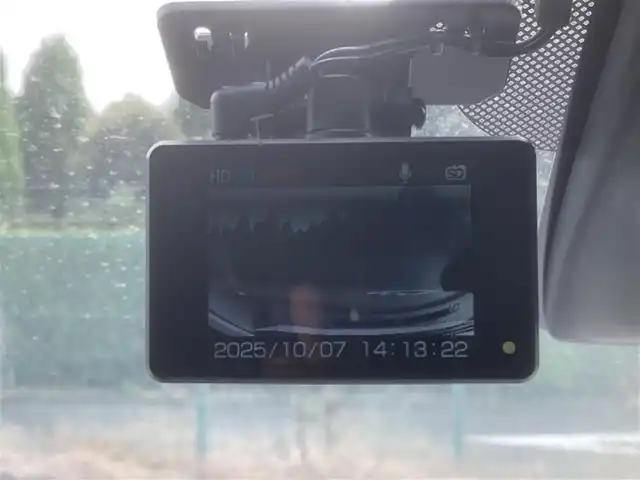 日産 デイズ ハイウェイスターG ターボ 埼玉県 2015(平27)年 9.8万km ホワイトパール (株)IDOMが運営する【じしゃロン鳩ヶ谷店】の自社ローン対象車両になります。こちらは現金ご利用時の価格です。自社ローンご希望の方は別途その旨お申付け下さい。/登録時97202km/純正SDナビ(品番:MC315D-W)/フルセグTV/全周囲カメラ/アイドリングストップ/プッシュスタート/ETC/スマートキー/スペアキー1本/フロントドライブレコーダー/純正フロアマット/純正15インチAW/横滑り防止システム/衝突被害軽減システム/オートハイビーム/オートライト/ベンチシート