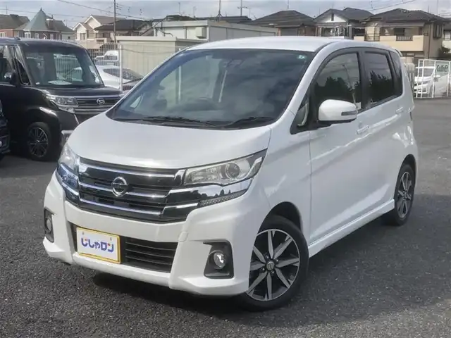 日産 デイズ ハイウェイスターG ターボ 埼玉県 2015(平27)年 9.8万km ホワイトパール (株)IDOMが運営する【じしゃロン鳩ヶ谷店】の自社ローン対象車両になります。こちらは現金ご利用時の価格です。自社ローンご希望の方は別途その旨お申付け下さい。/登録時97202km/純正SDナビ(品番:MC315D-W)/フルセグTV/全周囲カメラ/アイドリングストップ/プッシュスタート/ETC/スマートキー/スペアキー1本/フロントドライブレコーダー/純正フロアマット/純正15インチAW/横滑り防止システム/衝突被害軽減システム/オートハイビーム/オートライト/ベンチシート