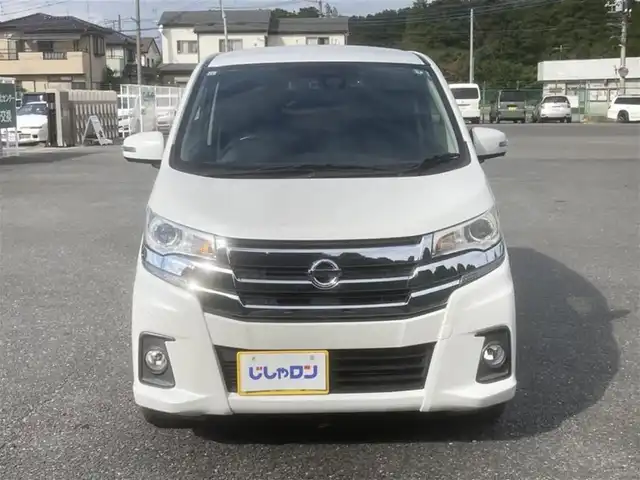 日産 デイズ ハイウェイスターG ターボ 埼玉県 2015(平27)年 9.8万km ホワイトパール (株)IDOMが運営する【じしゃロン鳩ヶ谷店】の自社ローン対象車両になります。こちらは現金ご利用時の価格です。自社ローンご希望の方は別途その旨お申付け下さい。/登録時97202km/純正SDナビ(品番:MC315D-W)/フルセグTV/全周囲カメラ/アイドリングストップ/プッシュスタート/ETC/スマートキー/スペアキー1本/フロントドライブレコーダー/純正フロアマット/純正15インチAW/横滑り防止システム/衝突被害軽減システム/オートハイビーム/オートライト/ベンチシート