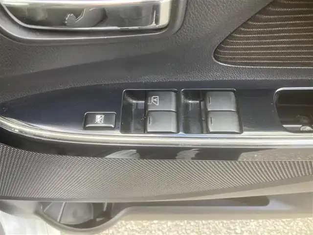 日産 デイズ ハイウェイスターG ターボ 埼玉県 2015(平27)年 9.8万km ホワイトパール (株)IDOMが運営する【じしゃロン鳩ヶ谷店】の自社ローン対象車両になります。こちらは現金ご利用時の価格です。自社ローンご希望の方は別途その旨お申付け下さい。/登録時97202km/純正SDナビ(品番:MC315D-W)/フルセグTV/全周囲カメラ/アイドリングストップ/プッシュスタート/ETC/スマートキー/スペアキー1本/フロントドライブレコーダー/純正フロアマット/純正15インチAW/横滑り防止システム/衝突被害軽減システム/オートハイビーム/オートライト/ベンチシート