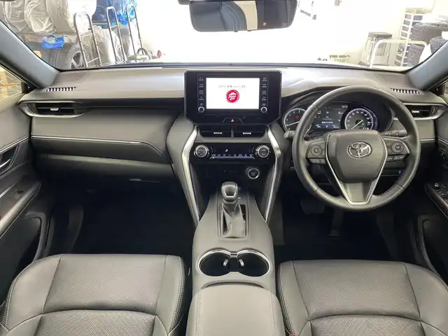 トヨタ ハリアー G レザーパッケージ 道央・札幌 2022(令4)年 2.1万km ブラック ・4WD/ トヨタセーフティセンス/・プリクラッシュセーフティ/・レーダークルーズコントロール/・純正ナビ  フルセグTV/BT/USB/AUX/・バックカメラ/・パワーバックドア/・パワーシート/ベンチレーション/・シートヒーター/ステアリングヒーター/・デジタルインナーミラー/ドライブレコーダー/・LEDヘッドライト/オートハイビーム/・ETC/コーナーセンサー/・純正フロアマット/・MTモード付AT/・保証書