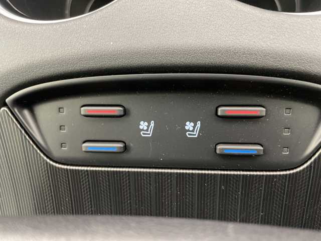 トヨタ ハリアー G レザーパッケージ 道央・札幌 2022(令4)年 2.1万km ブラック ・4WD/ トヨタセーフティセンス/・プリクラッシュセーフティ/・レーダークルーズコントロール/・純正ナビ  フルセグTV/BT/USB/AUX/・バックカメラ/・パワーバックドア/・パワーシート/ベンチレーション/・シートヒーター/ステアリングヒーター/・デジタルインナーミラー/ドライブレコーダー/・LEDヘッドライト/オートハイビーム/・ETC/コーナーセンサー/・純正フロアマット/・MTモード付AT/・保証書