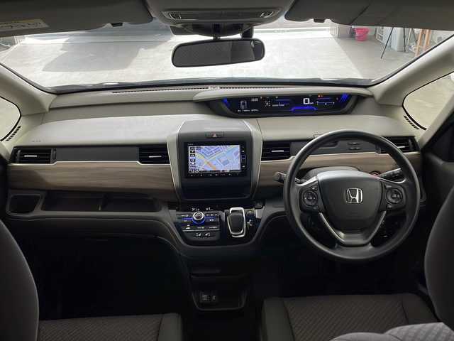 ホンダ フリード ハイブリット G ホンダセンシング 兵庫県 2020(令2)年 4.8万km シーグラスブルーパール ・純正ナビ/Bluetooth/CD/DVD/USB/・バックカメラ/・ホンダセンシング/・衝突軽減ブレーキ/・レーンディバーチャーアラート/・レーンキープアシスト/・レーダークルーズコントロール/・横滑り防止装置/・コーナーセンサー/・両側パワースライドドア/・ステアリングリモコン/・オートワイパー/・純正フロアマット/・シートヒーター/・ロールサンシェード/・LEDヘッドライト/・W＋サイドエアバッグ/・純正前方ドライブレコーダー/・ビルトインETC/・プッシュスタートボタン/・スマートキー/・スペアキー