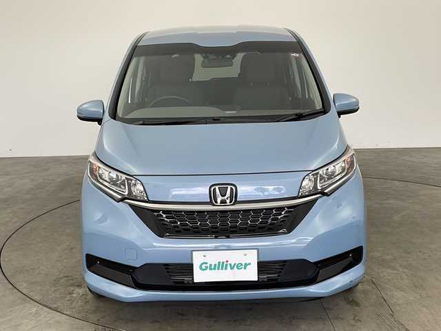 ホンダ フリード ハイブリット G ホンダセンシング 兵庫県 2020(令2)年 4.8万km シーグラスブルーパール ・純正ナビ/Bluetooth/CD/DVD/USB/・バックカメラ/・ホンダセンシング/・衝突軽減ブレーキ/・レーンディバーチャーアラート/・レーンキープアシスト/・レーダークルーズコントロール/・横滑り防止装置/・コーナーセンサー/・両側パワースライドドア/・ステアリングリモコン/・オートワイパー/・純正フロアマット/・シートヒーター/・ロールサンシェード/・LEDヘッドライト/・W＋サイドエアバッグ/・純正前方ドライブレコーダー/・ビルトインETC/・プッシュスタートボタン/・スマートキー/・スペアキー